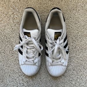 adidas Superstar Leather unisex Men’s Size 5, Women’s Size 7. EUC
